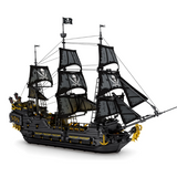Navire pirate en blocs vue de côté, voiles noires à tête de mort et cordages