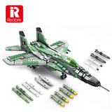 Maquette d’avion de chasse en briques vertes et grises, ailes et accessoires inclus