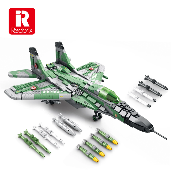 Maquette d’avion de chasse en briques vertes et grises, ailes et accessoires inclus