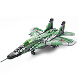 Maquette d’avion de chasse MIG-29 en briques vertes et grises, vue latérale