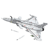 Maquette d’avion en briques Dassault Rafale gris, vue de dessus avec missiles