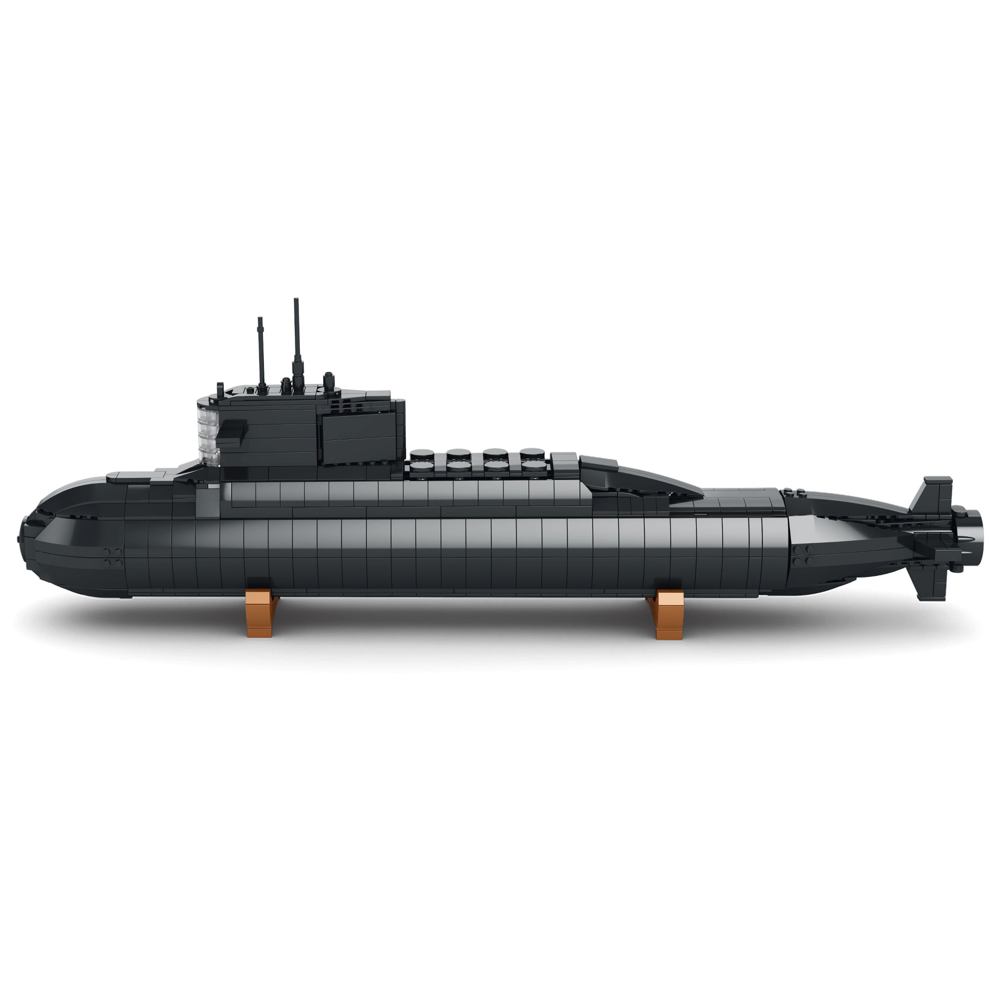 Sous-marin nucléaire en briques Reobrix, vue latérale, coque sombre avec proue relevée