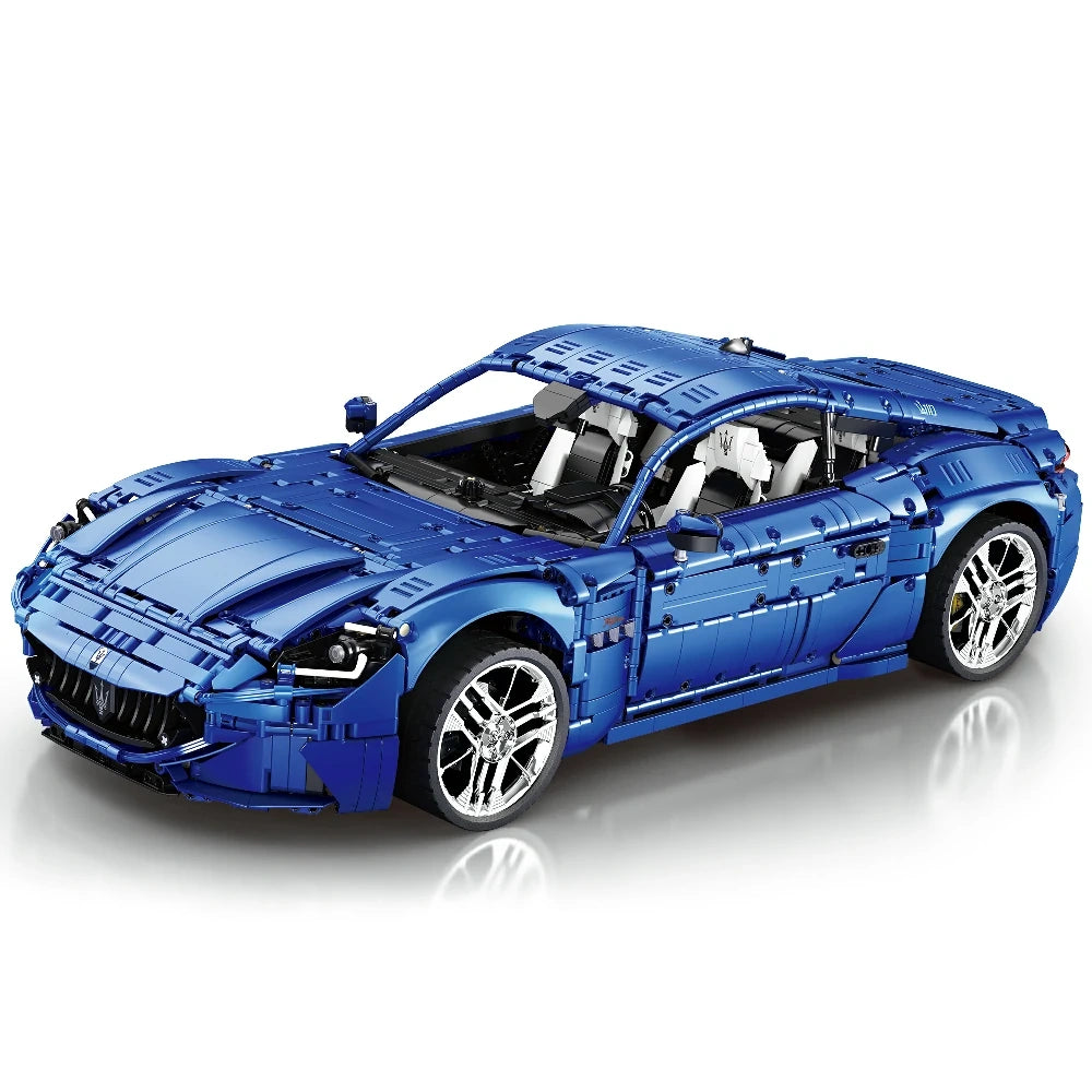 Voiture de construction en briques bleu, vue trois-quarts avant, phares et jantes chromées