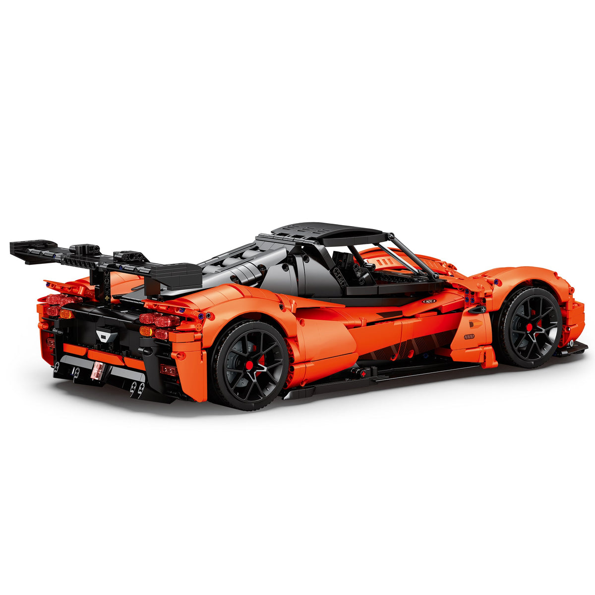 Vue arrière de la voiture de course NovaBrik REOBRIX KTM X-Bow GT2 orange en briques de construction détaillées
