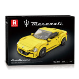 Boîte de jeu de construction NovaBrik REOBRIX 823 représentant une voiture de sport Maserati GranTurismo jaune